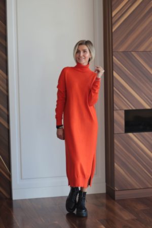 Платье-свитер с разрезами