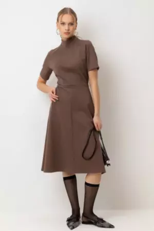 Платье песочно-коричневый/ гусиная лапка